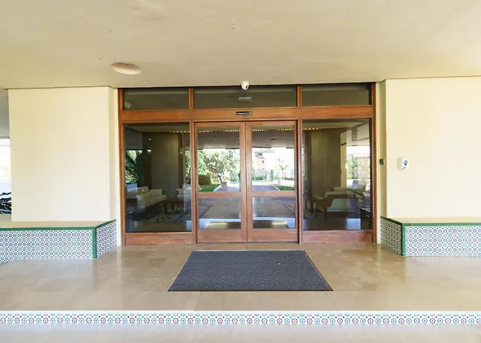 Next Marriott And Nikki B - Happy Apartament *